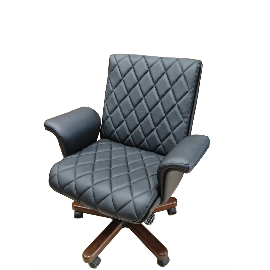 Split Z B - кресло для руководителя с низкой спинкой в натуральной коже Split Z B - кресло для руководителя с низкой спинкой в натуральной коже